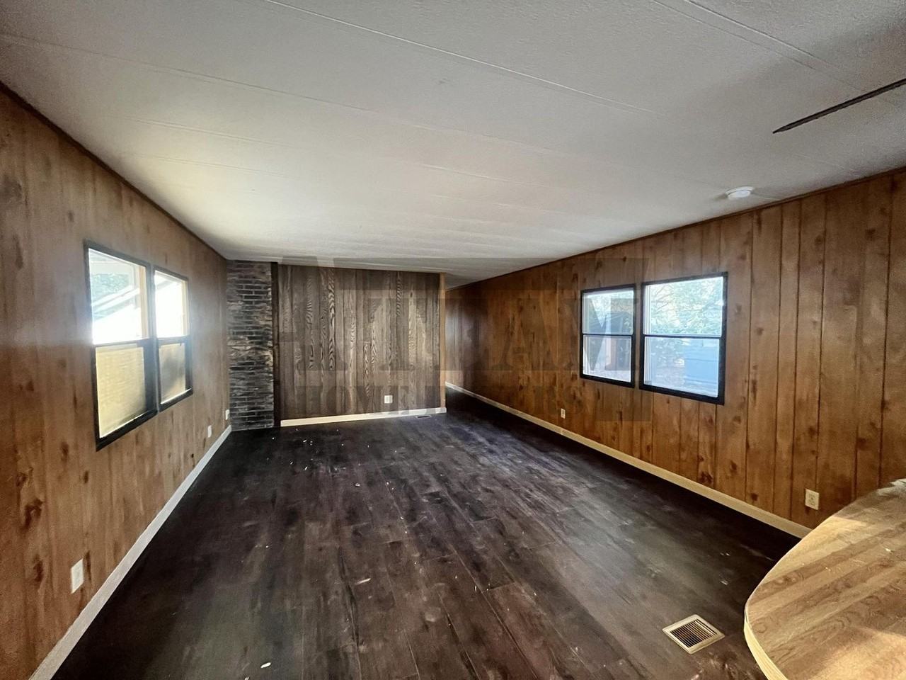 135 Oxbow St - Photo 7 of 32