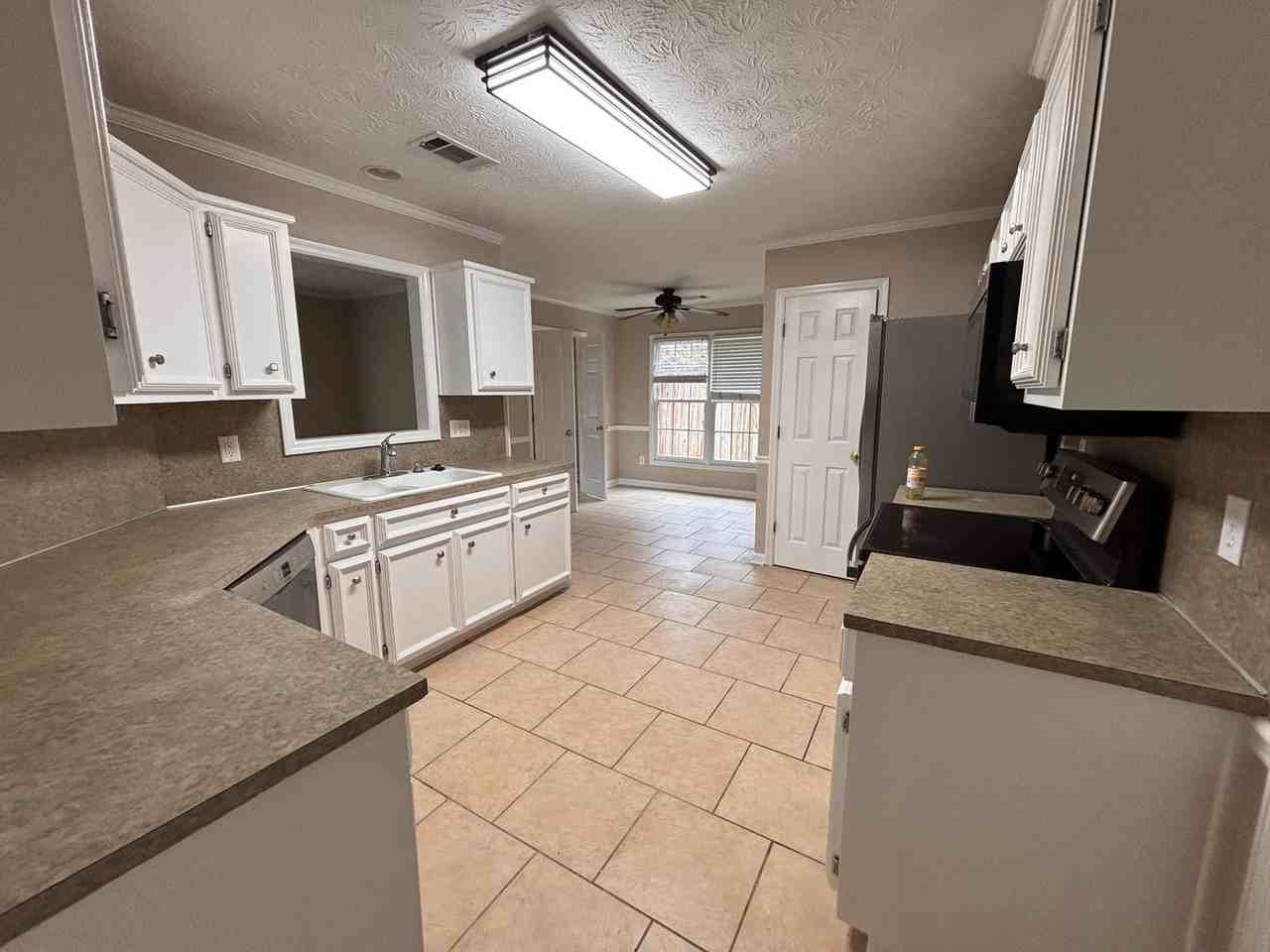 4425 Shamrock Gln - Photo 3 of 12