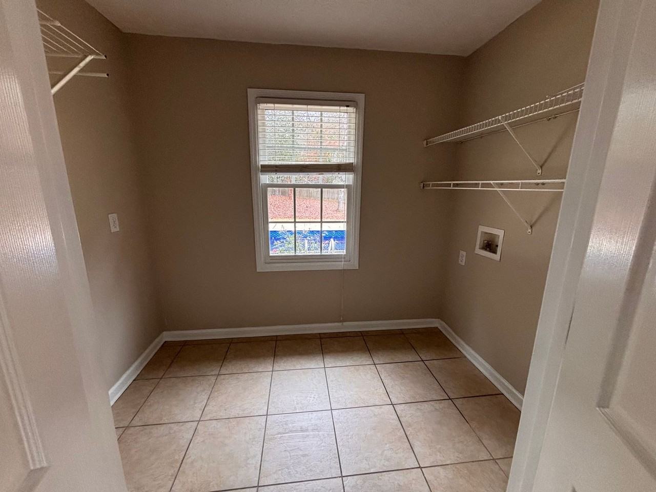 4425 Shamrock Gln - Photo 4 of 12