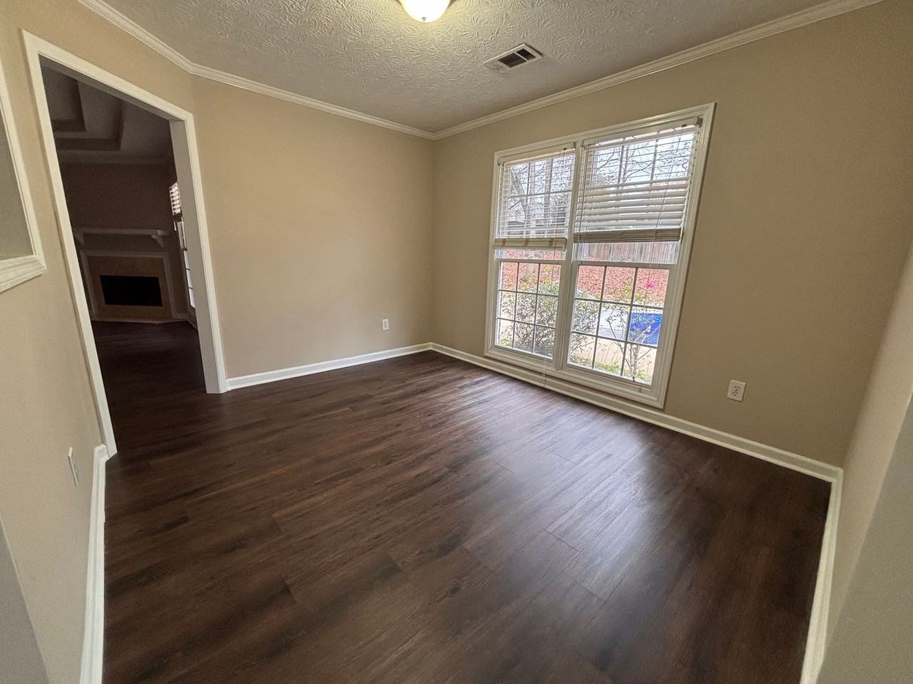 4425 Shamrock Gln - Photo 5 of 12