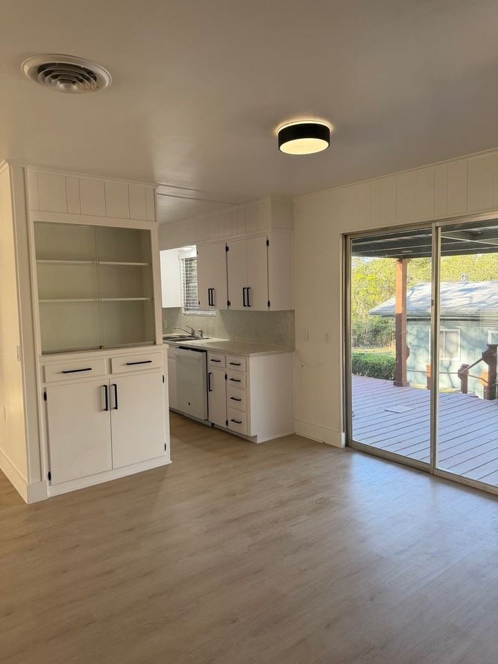 5600 Lakeview Drive - Photo 4 of 19