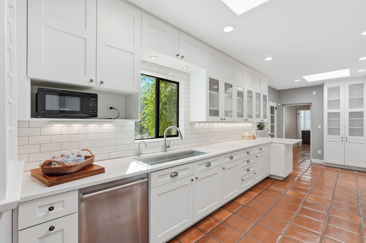 1916 E Elm St - Photo 5 of 29