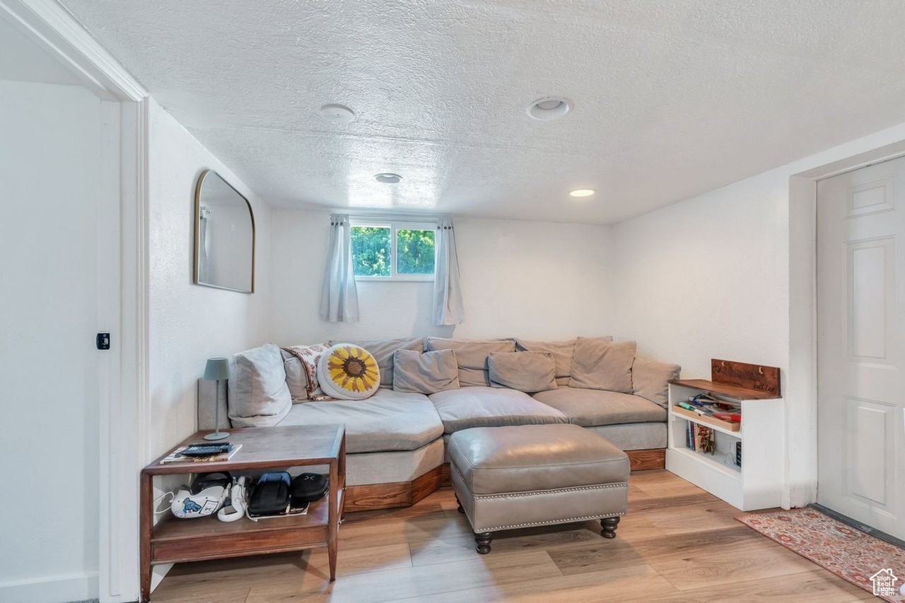 557 N 800 E - Photo 3 of 8