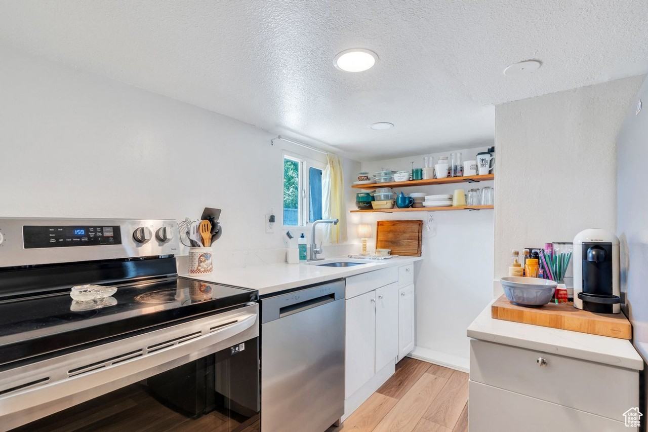 557 N 800 E - Photo 4 of 8