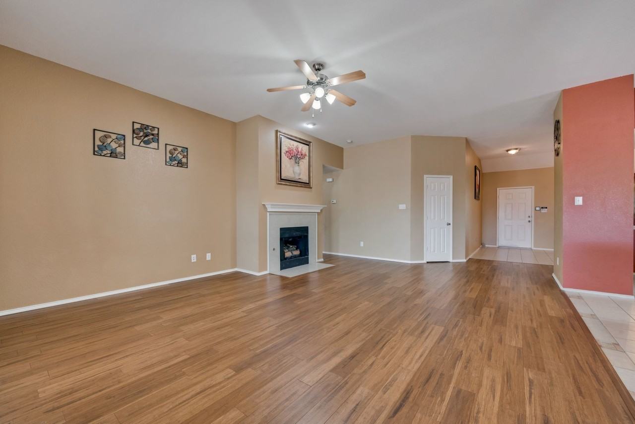 315 Red Oak Ct - Photo 3 of 18