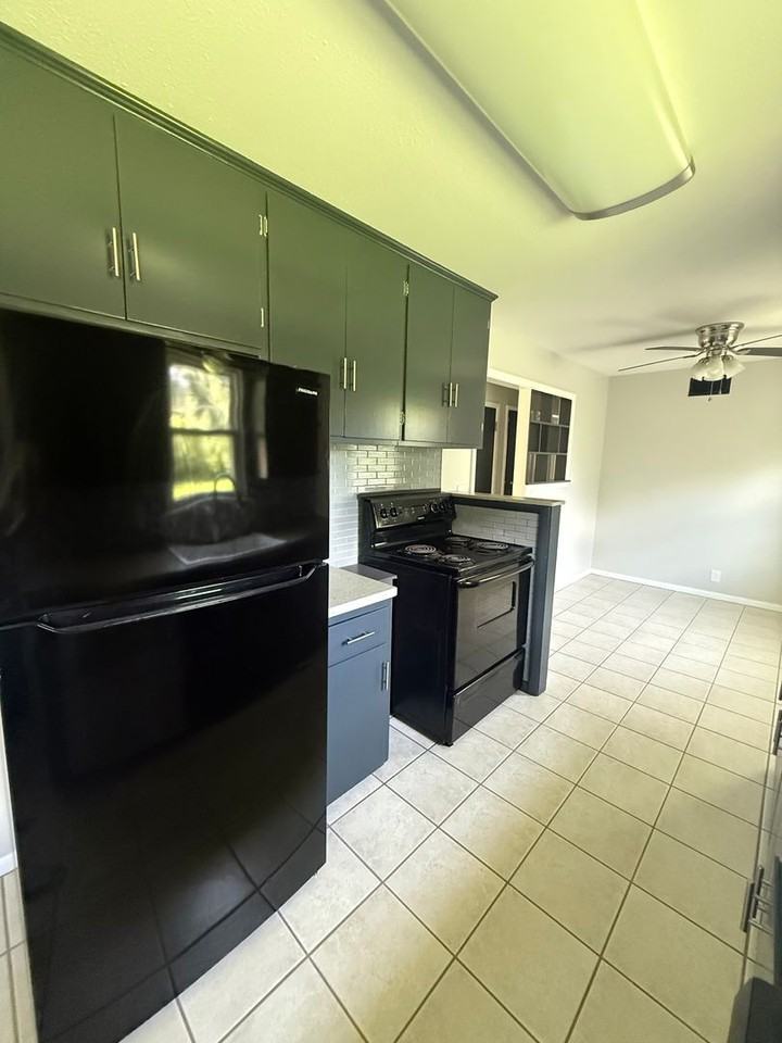 3315 S Mount Carmel Ave - Photo 4 of 11