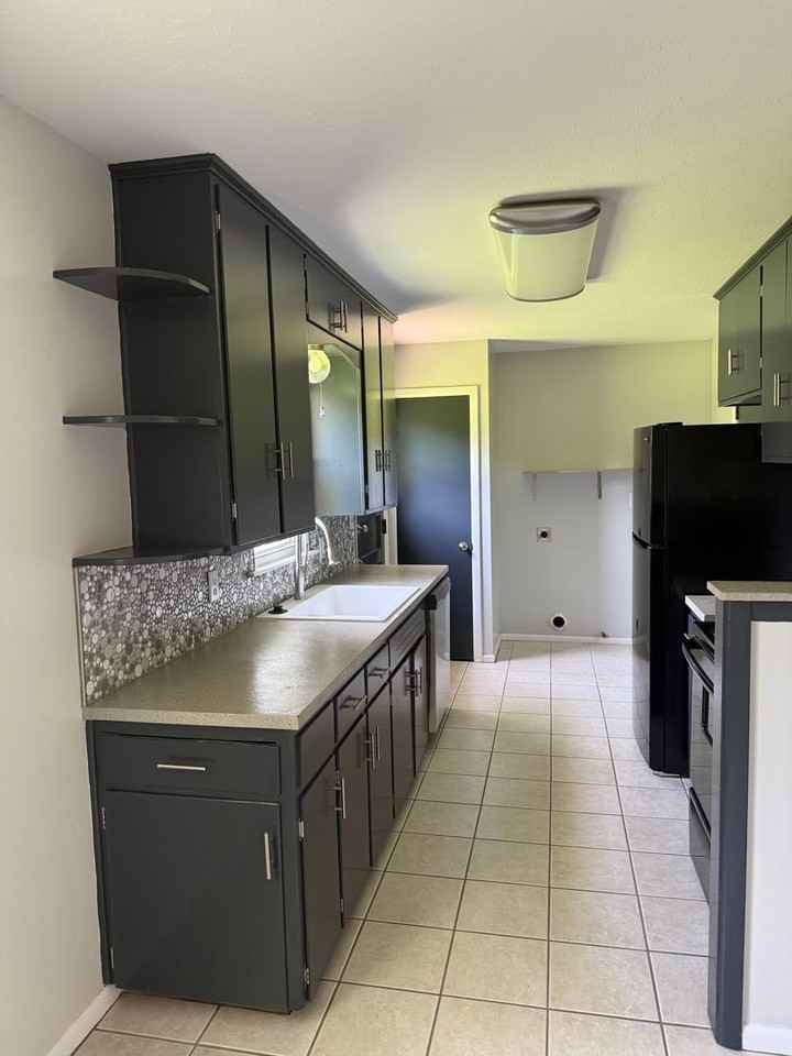 3315 S Mount Carmel Ave - Photo 5 of 11