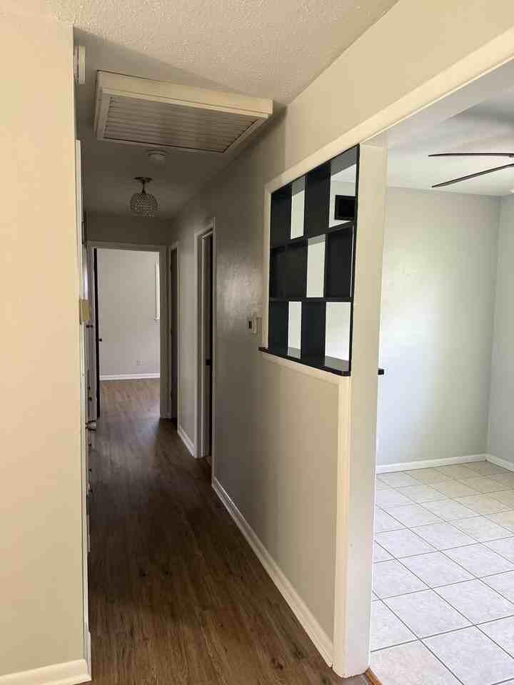 3315 S Mount Carmel Ave - Photo 6 of 11