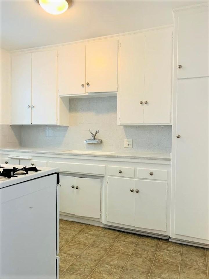 3308 Castle Heights Ave - Photo 4 of 20