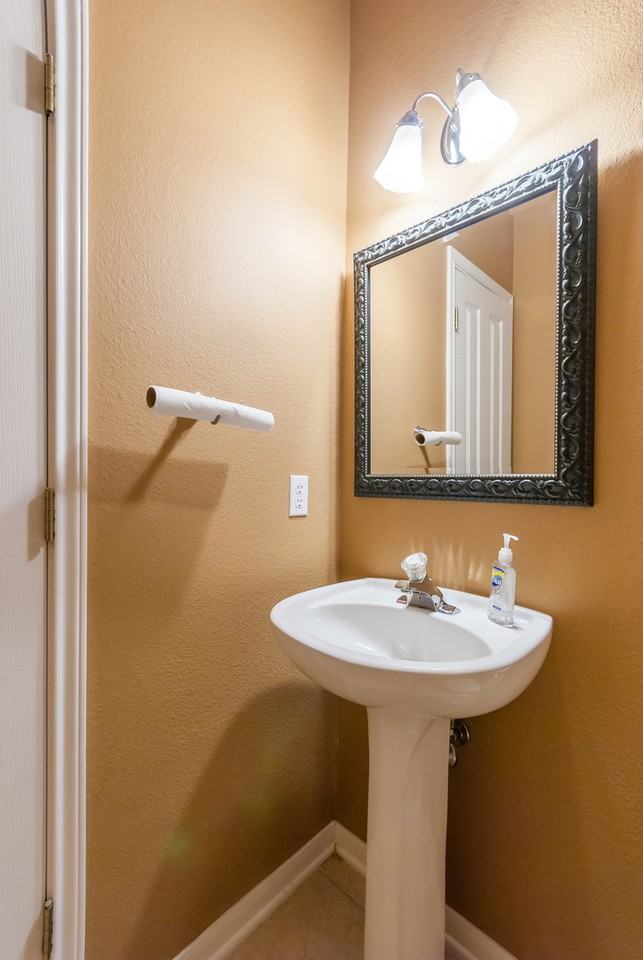 1101 Hidden View Pl - Photo 5 of 46