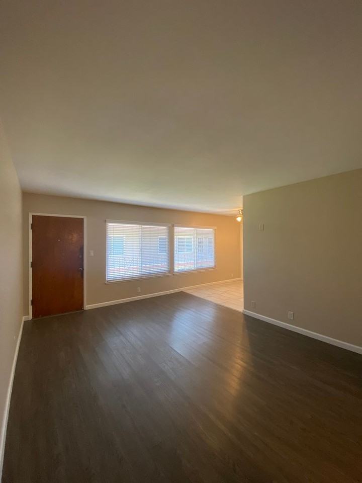 819 East 4th Street #22 - Photo 3 of 12