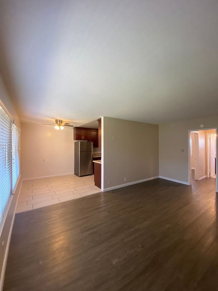 819 East 4th Street #22 - Photo 5 of 12