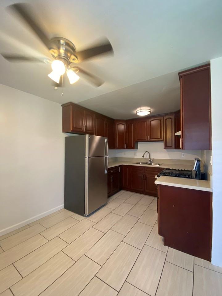 819 East 4th Street #22 - Photo 6 of 12