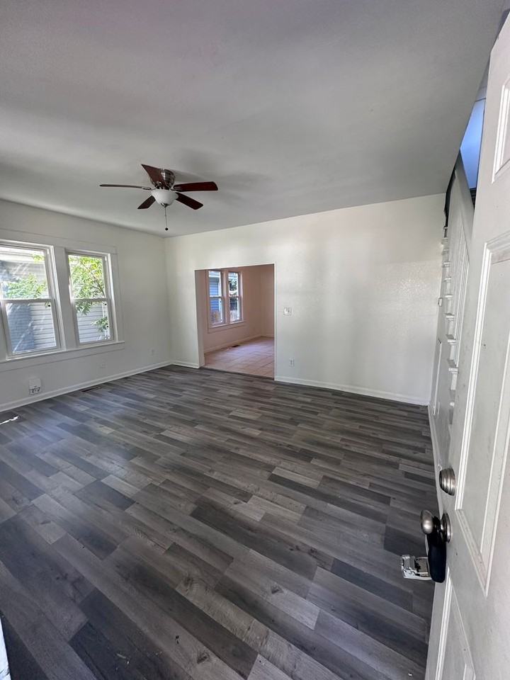 2815 Keller Ave - Photo 2 of 15