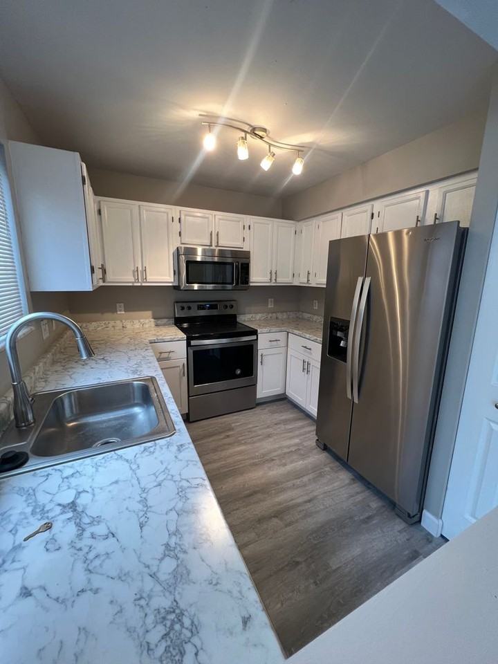 716 Liberty Village Dr - Photo 4 of 17