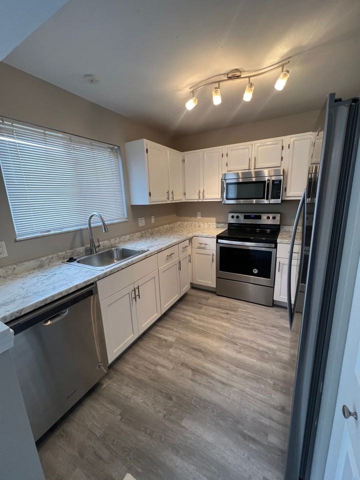 716 Liberty Village Dr - Photo 5 of 17