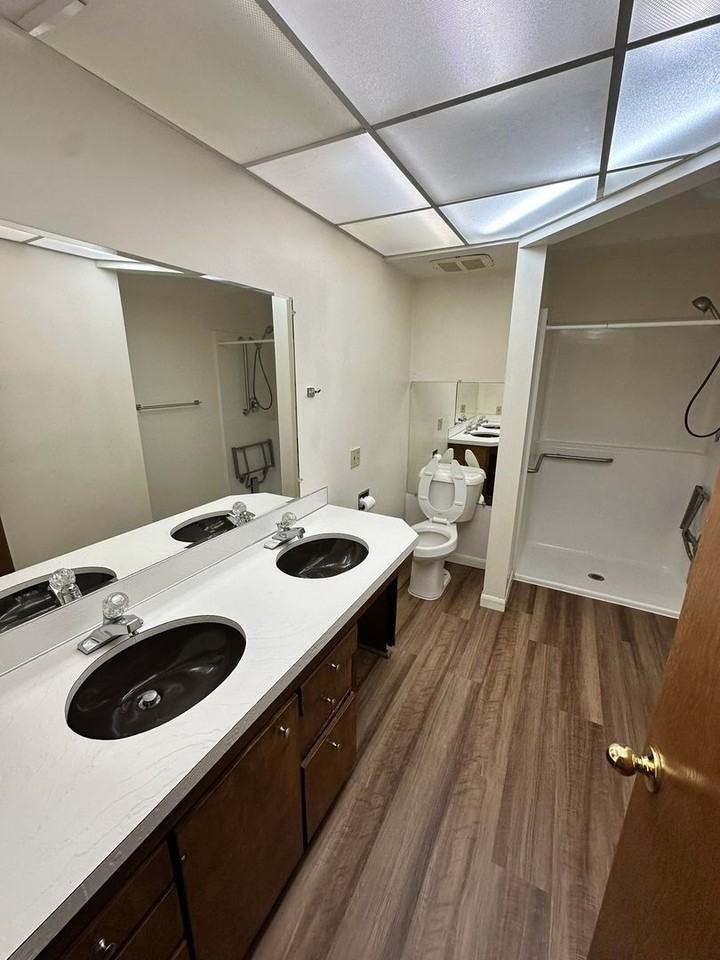 10025 Southwest Boones Ferry Road #4 - Photo 5 of 8