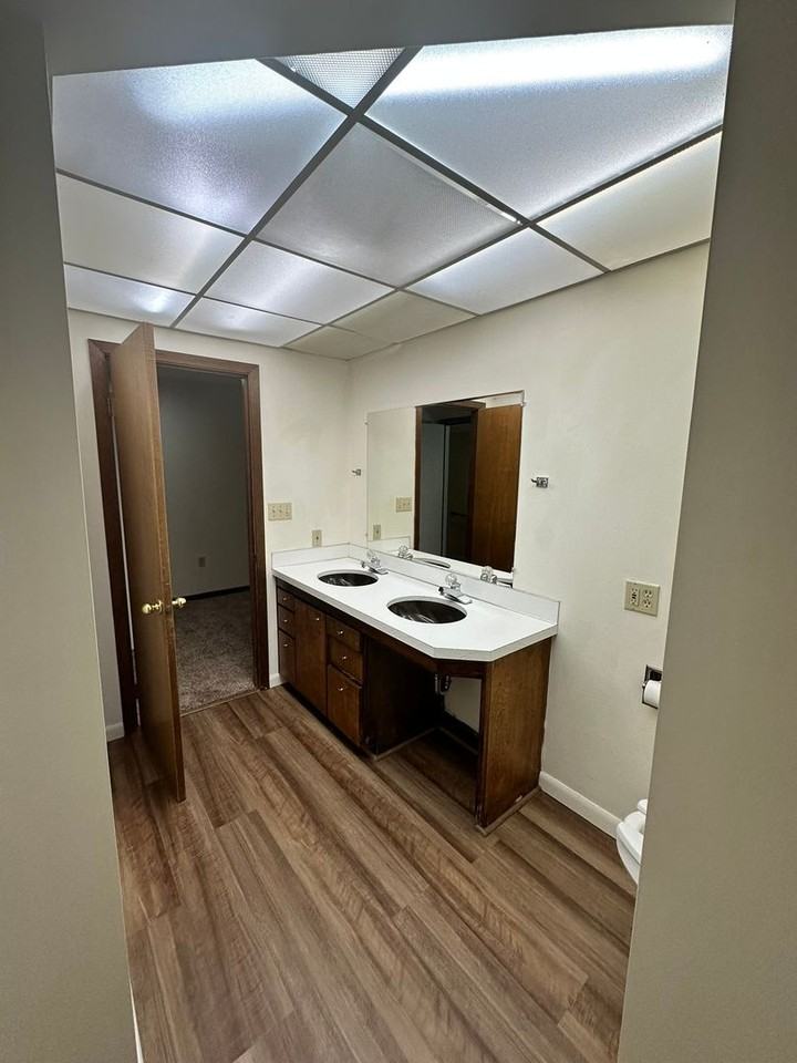 10025 Southwest Boones Ferry Road #4 - Photo 6 of 8