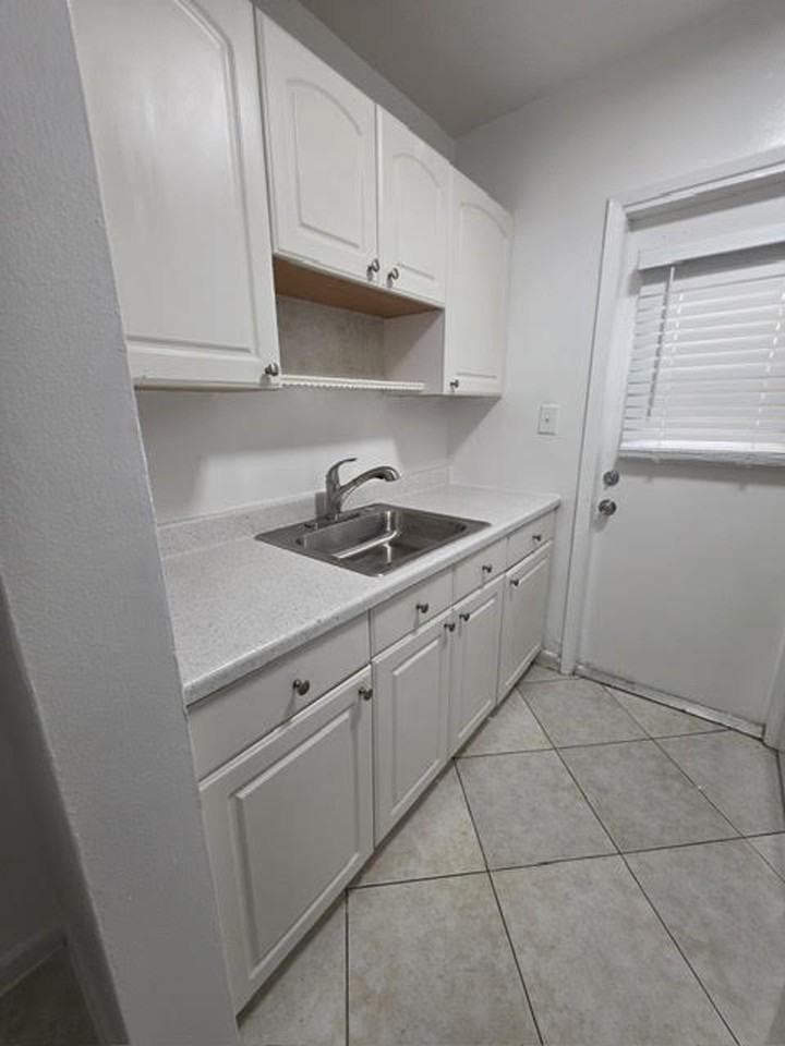 1329 NE 17 Ave Ft. Lauderdale, FL 33304 - Photo 3 of 7