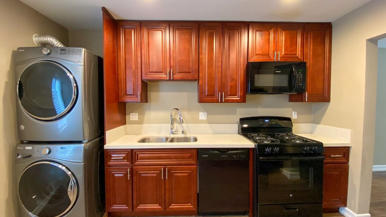 CG - Euclid Apartments - Photo 2 of 32