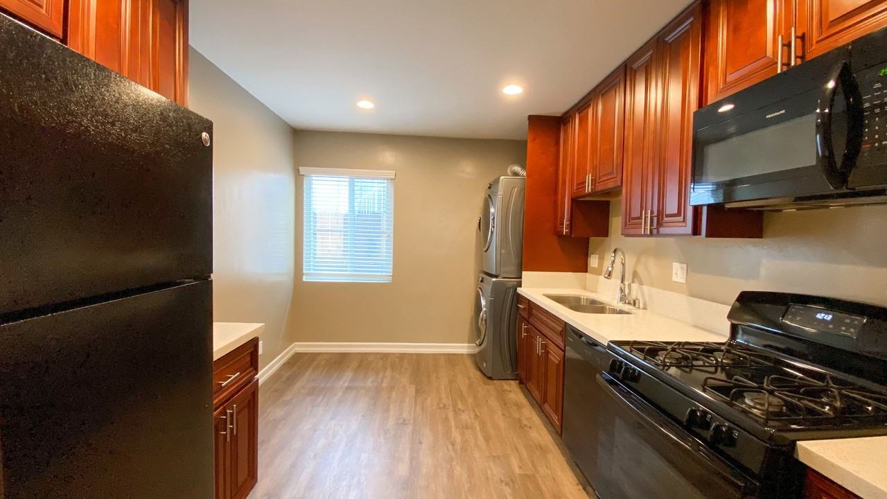 CG - Euclid Apartments - Photo 6 of 32