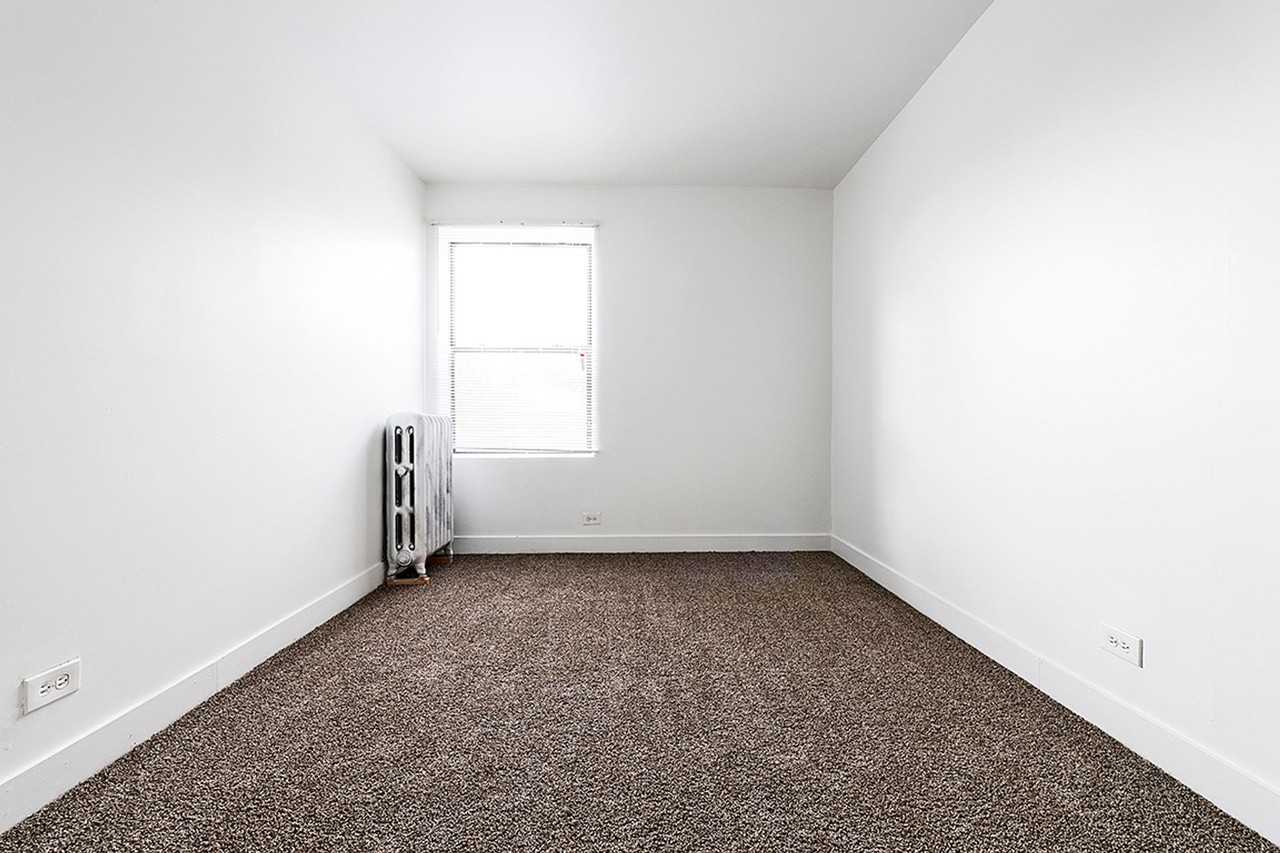 808 W 76th St 7542 - Photo 6 of 17