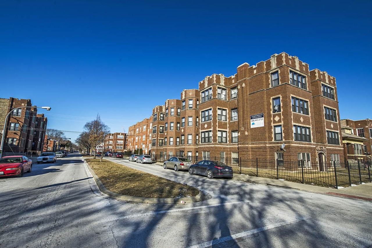 1704 W 77th St - Photo 2 of 30