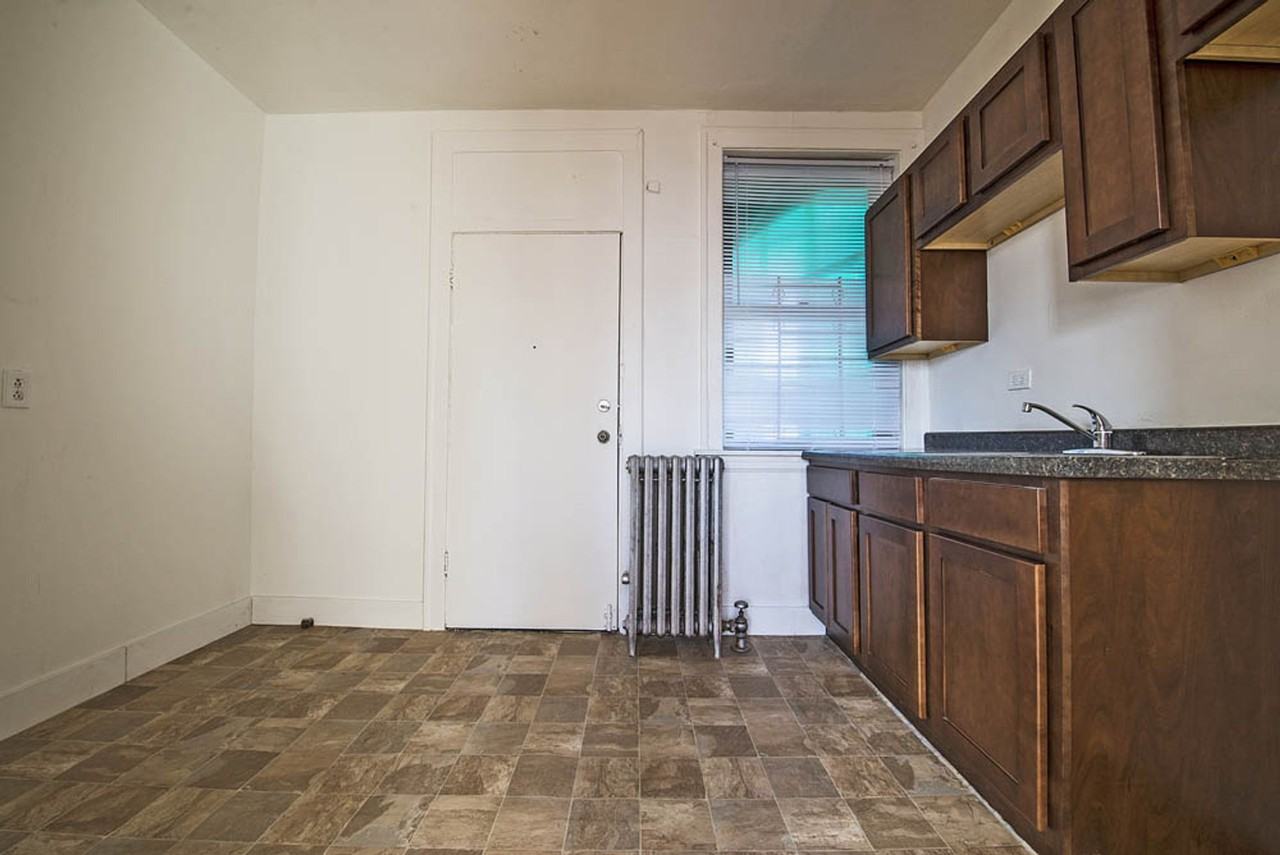 1704 W 77th St - Photo 5 of 30