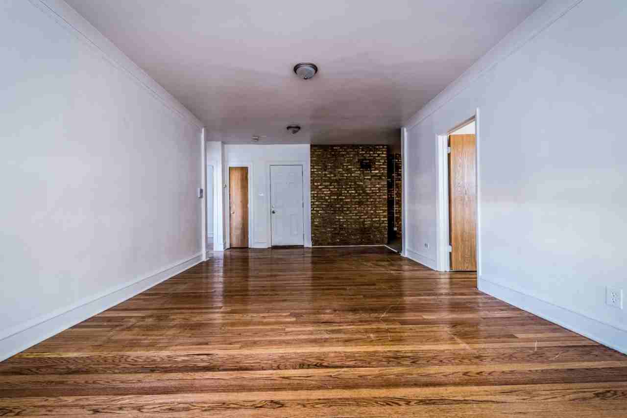 8101 S Justine - Photo 2 of 25