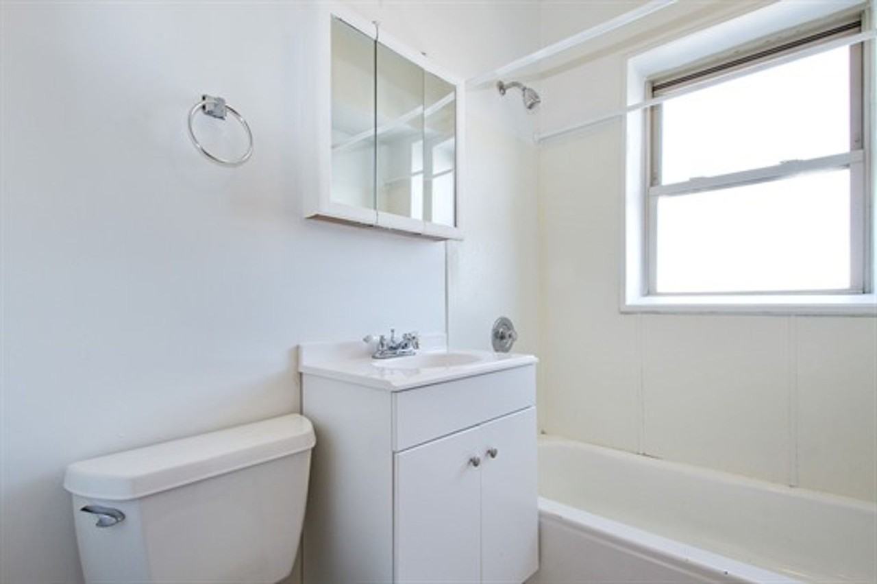 6306 S Artesian Ave 2435 W 63rd St Chicago, IL 60629 - Photo 3 of 19