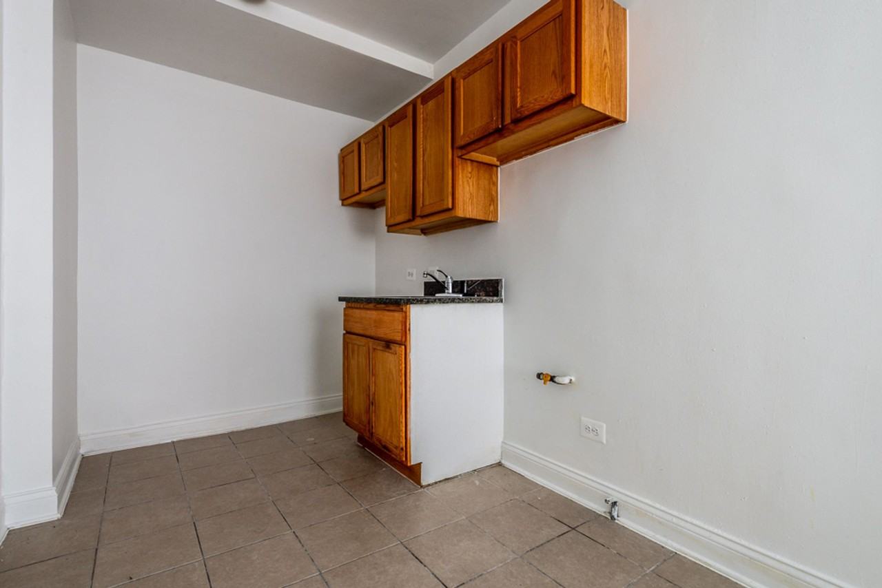 6238 S Western - Photo 4 of 26