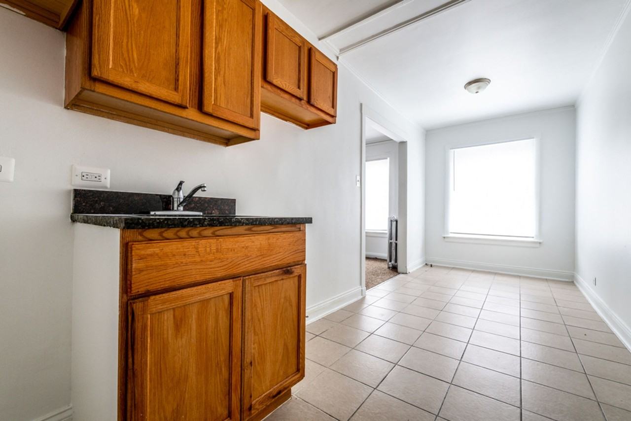 6238 S Western - Photo 3 of 26