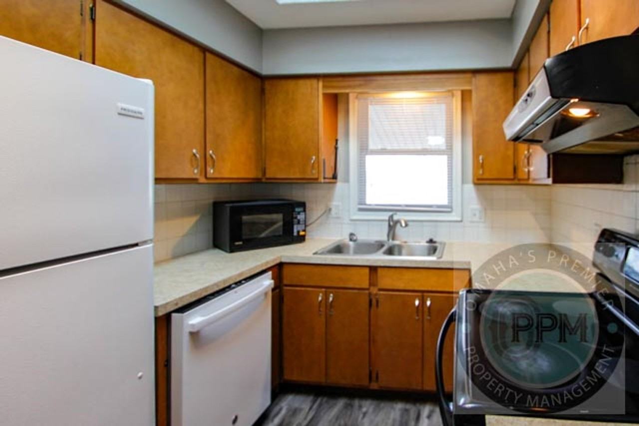 12317 Weir Street - Photo 4 of 39