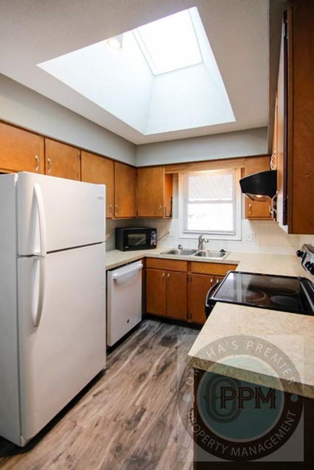 12317 Weir Street - Photo 5 of 39