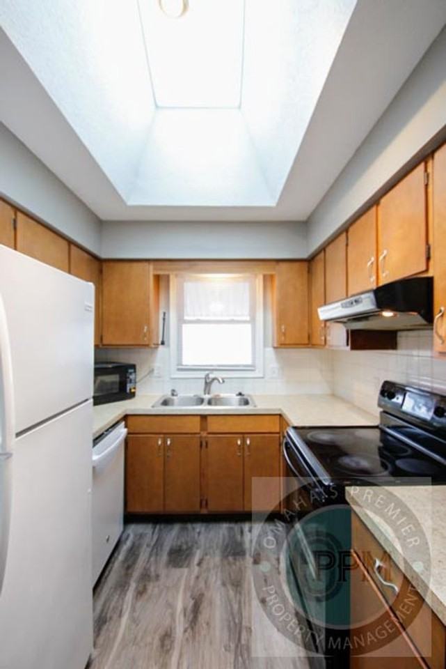 12317 Weir Street - Photo 7 of 39