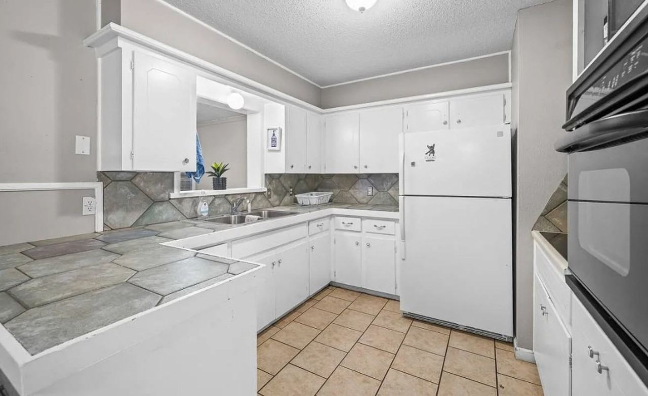 5456 6th Place - Photo 5 of 12