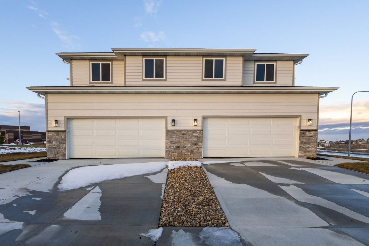 12006 Edgewater Drive - Photo 3 of 28