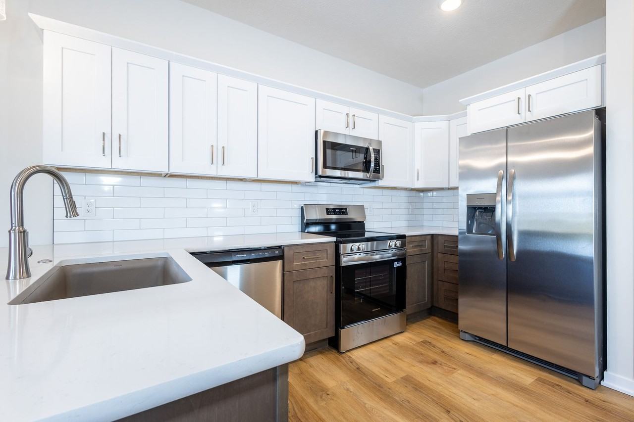 12006 Edgewater Drive - Photo 7 of 28