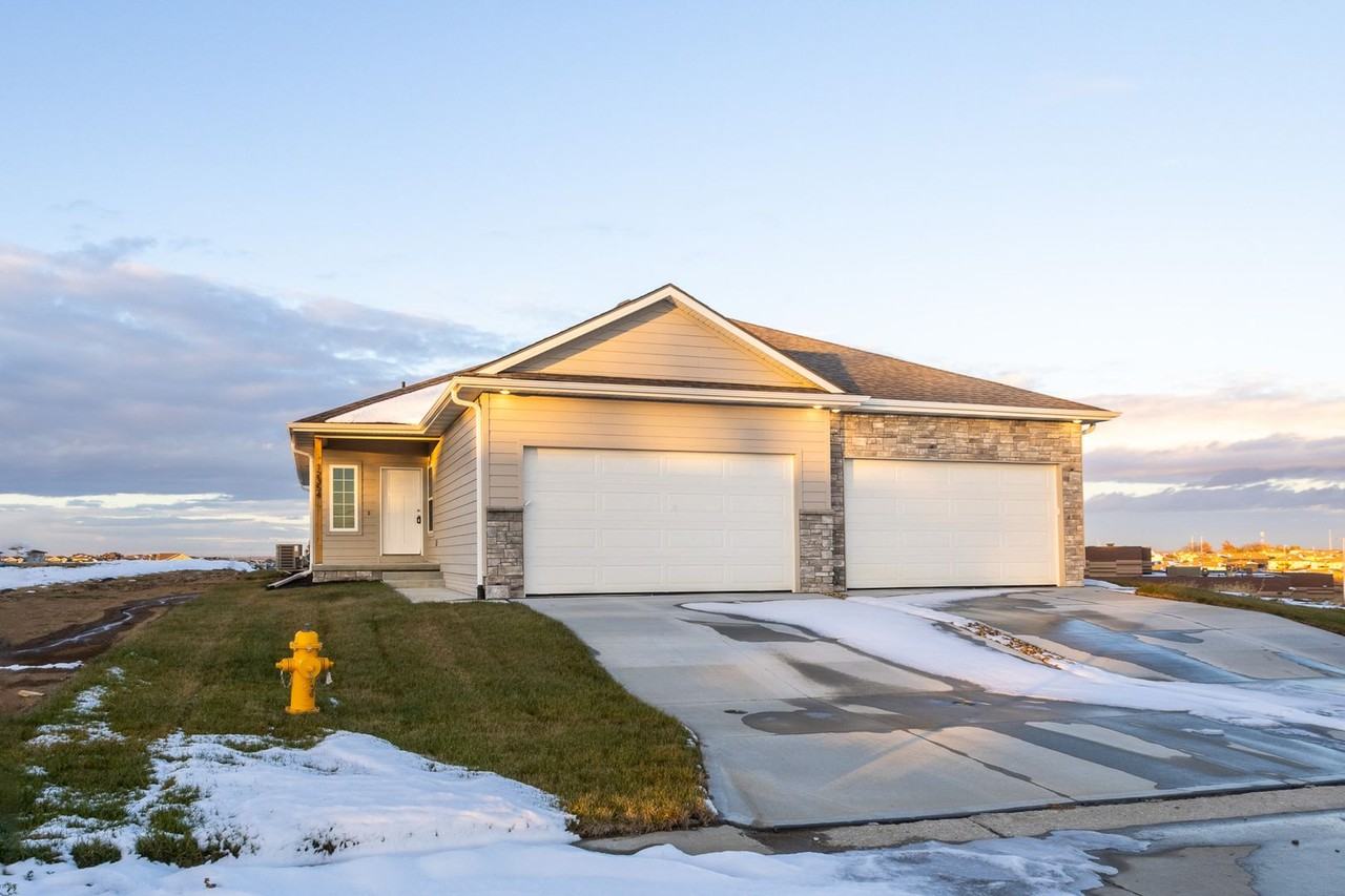 12350 Edgewater Drive - Photo 2 of 24