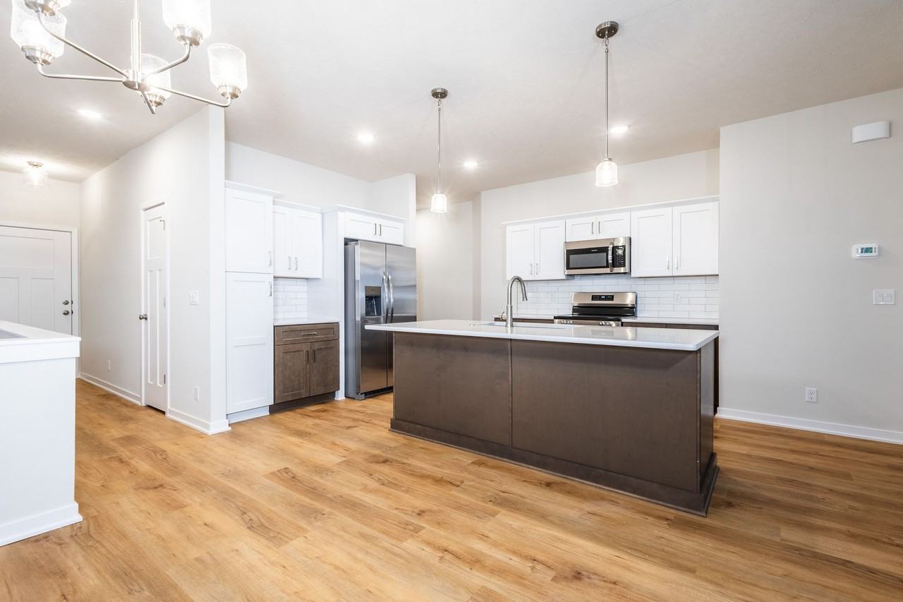 12350 Edgewater Drive - Photo 6 of 24