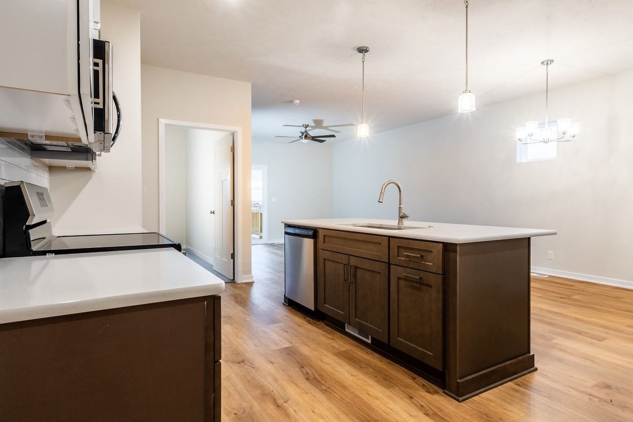 12350 Edgewater Drive - Photo 7 of 24