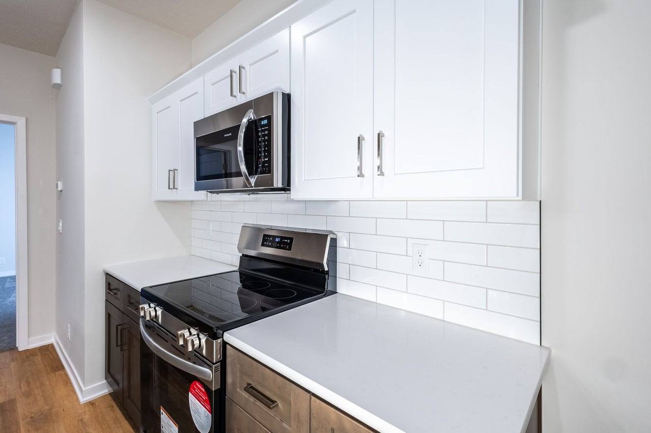 12354 Edgewater Drive - Photo 6 of 26