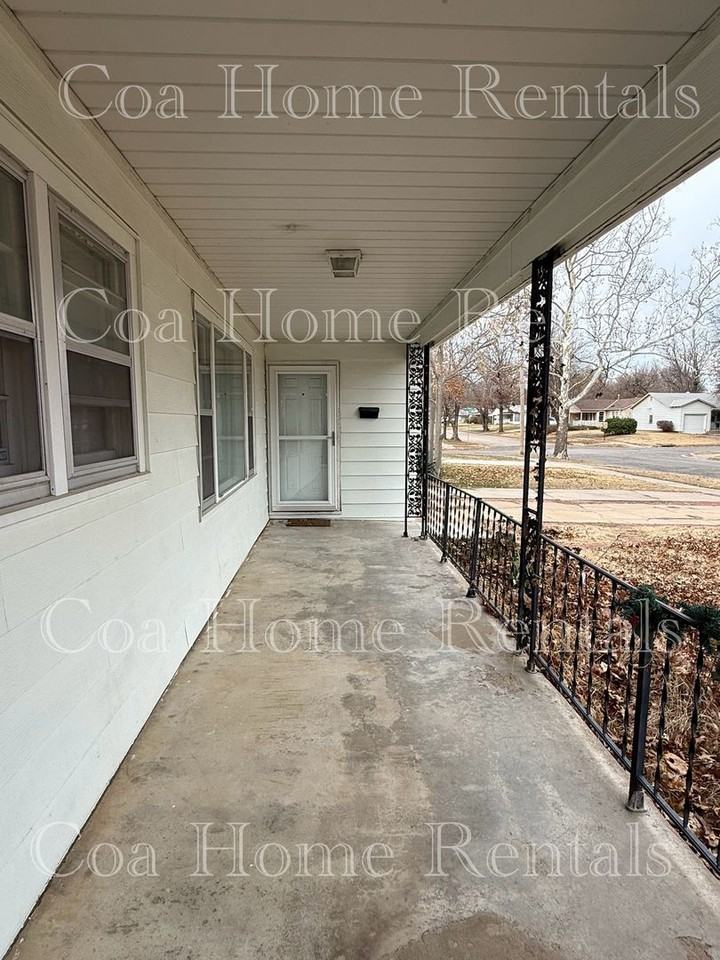 807 South Lexington Street - Photo 2 of 23