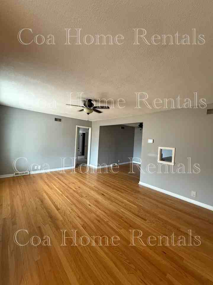 807 South Lexington Street - Photo 3 of 23