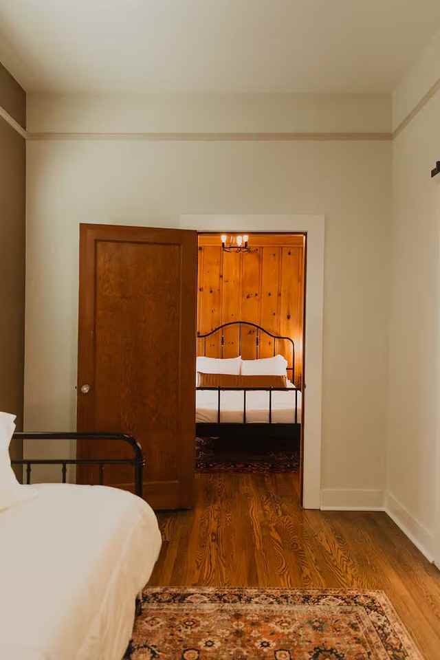 1318 Trinity St - Photo 6 of 33