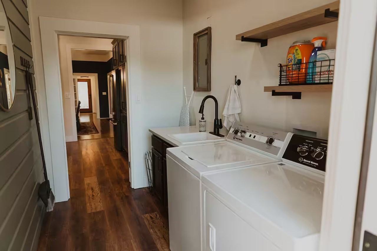 1318 Trinity St - Photo 7 of 33