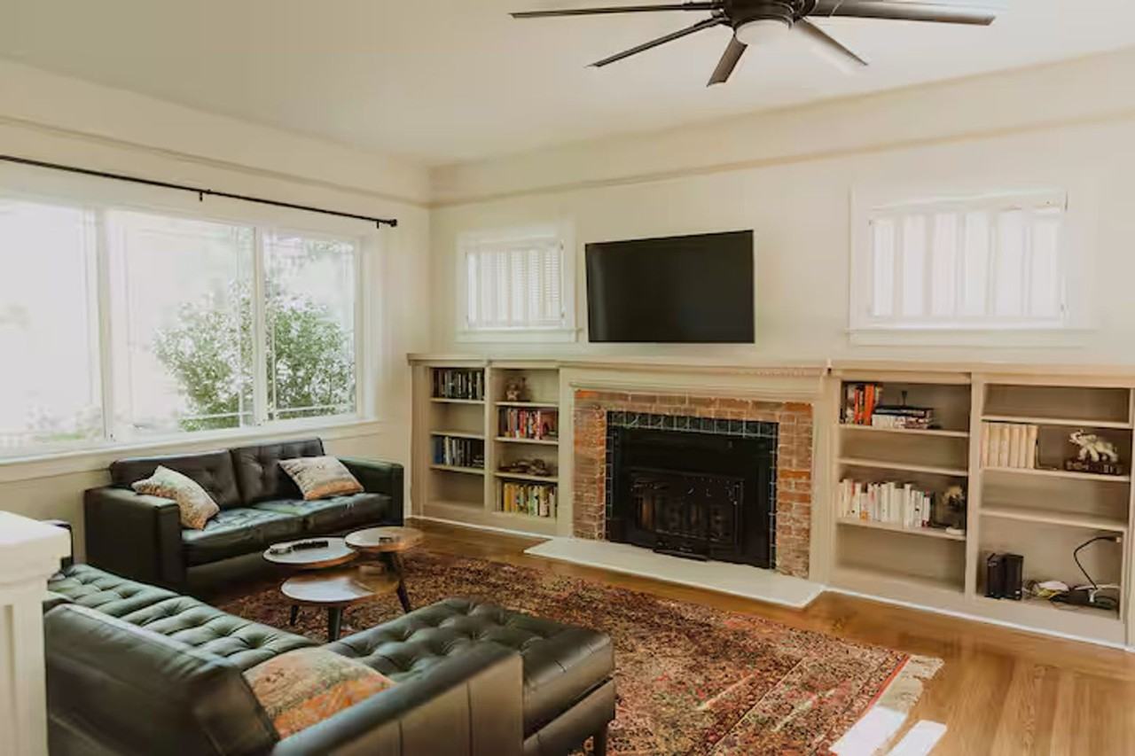 1318 Trinity St - Photo 5 of 36