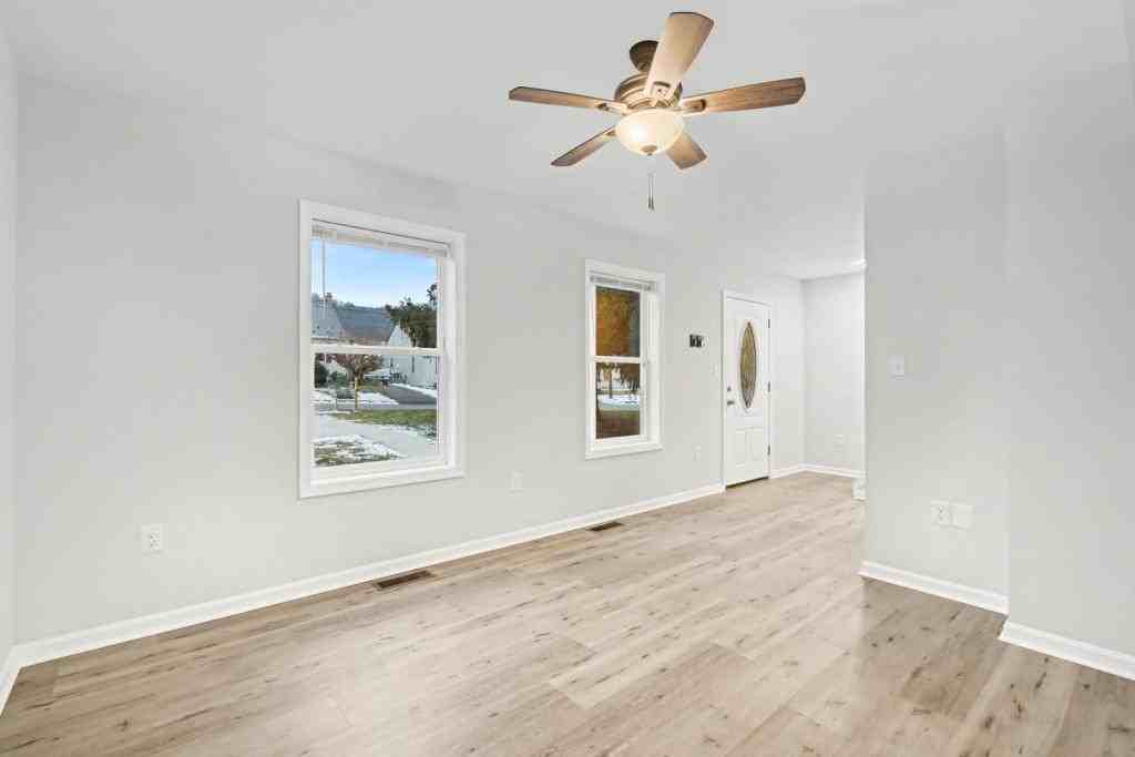 239 West Broad Street - Photo 3 of 18