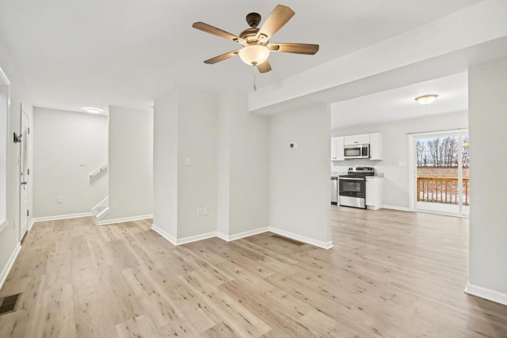 239 West Broad Street - Photo 4 of 18