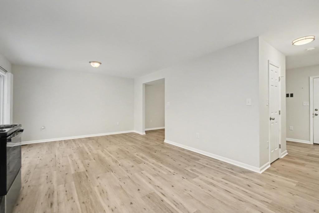 239 West Broad Street - Photo 7 of 18